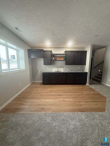 2109 S Red Oak Ave Avenue, Sioux Falls, SD 57110