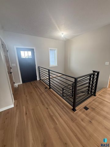 2109 S Red Oak Ave Avenue, Sioux Falls, SD 57110