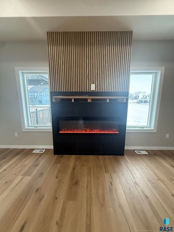 2109 S Red Oak Ave Avenue, Sioux Falls, SD 57110