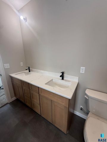 2109 S Red Oak Ave Avenue, Sioux Falls, SD 57110