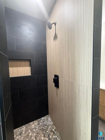 2109 S Red Oak Ave Avenue, Sioux Falls, SD 57110