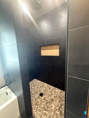 2109 S Red Oak Ave Avenue, Sioux Falls, SD 57110