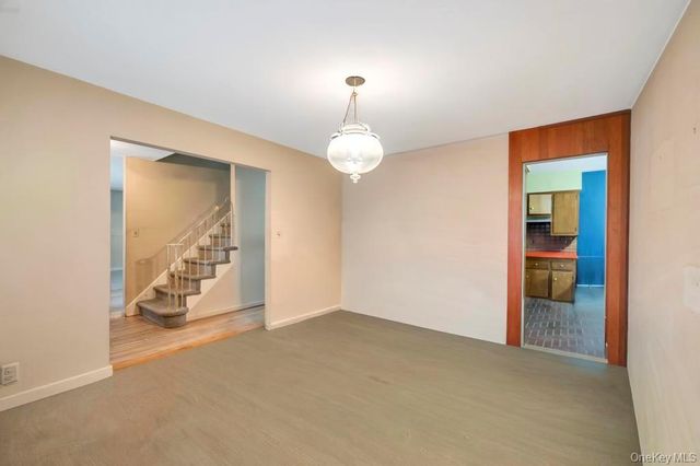 441 Roslyn Road, East Williston, NY 11596