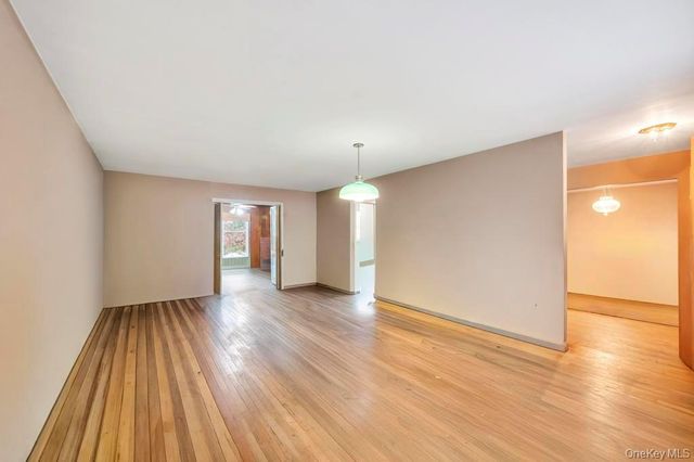 441 Roslyn Road, East Williston, NY 11596