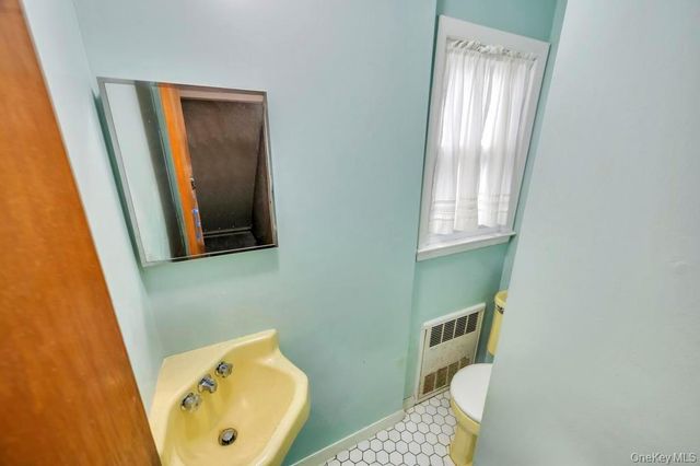 441 Roslyn Road, East Williston, NY 11596