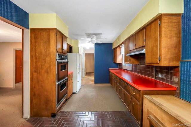 441 Roslyn Road, East Williston, NY 11596