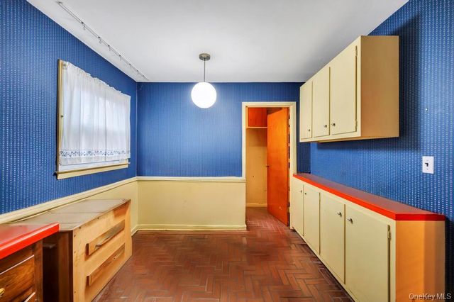 441 Roslyn Road, East Williston, NY 11596