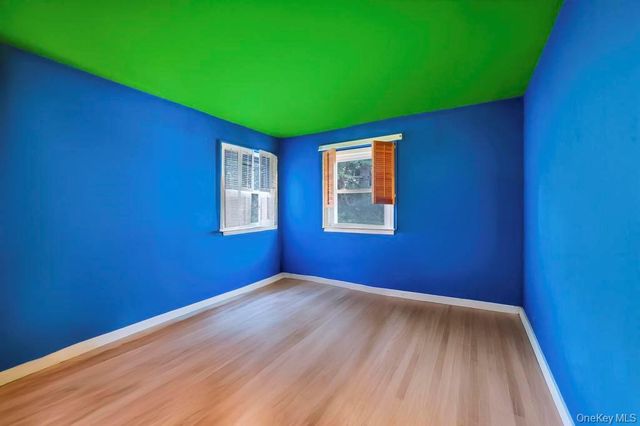 441 Roslyn Road, East Williston, NY 11596