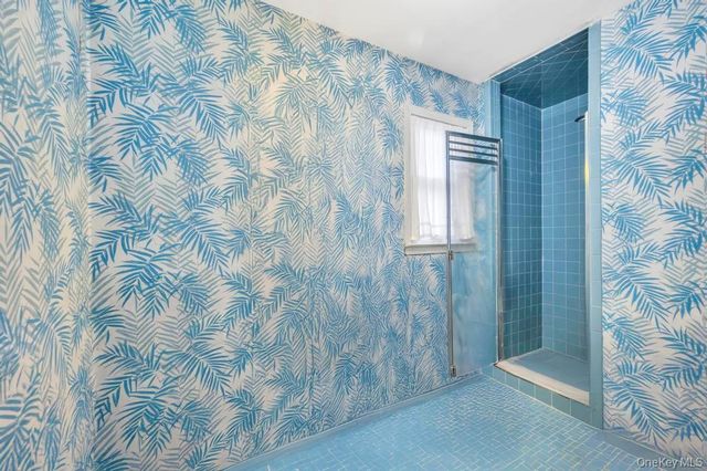 441 Roslyn Road, East Williston, NY 11596