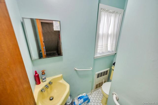 441 Roslyn Road, East Williston, NY 11596