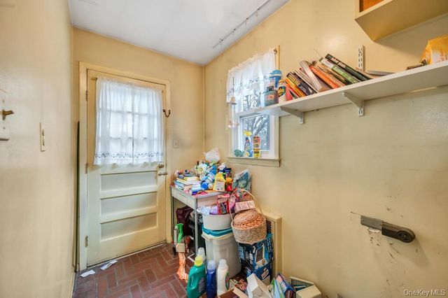 441 Roslyn Road, East Williston, NY 11596