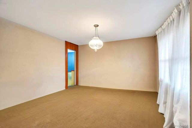 441 Roslyn Road, East Williston, NY 11596