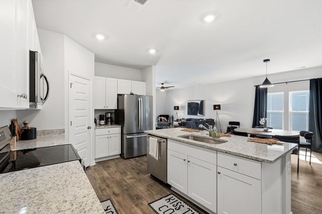 1329 Palm Springs Paloma Dr, Longs, SC 29568