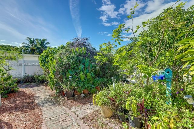 2200 SW 42nd Way, Fort Lauderdale, FL 33317