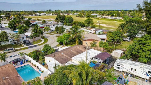 2200 SW 42nd Way, Fort Lauderdale, FL 33317