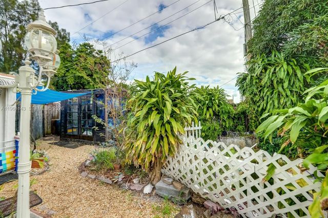 2200 SW 42nd Way, Fort Lauderdale, FL 33317