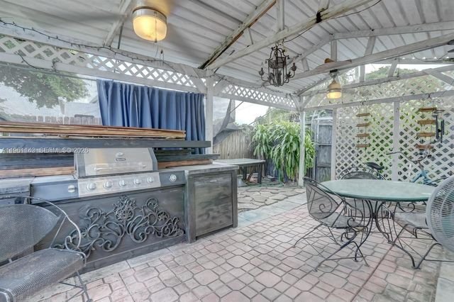 2200 SW 42nd Way, Fort Lauderdale, FL 33317