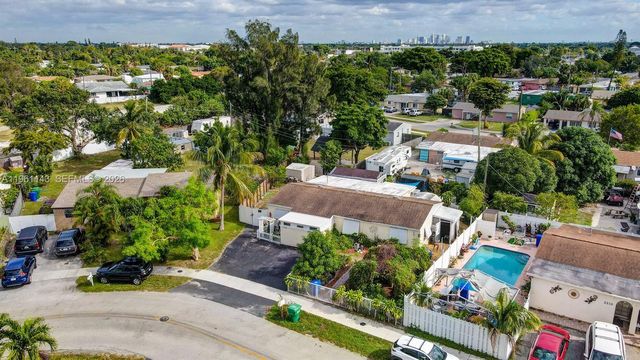 2200 SW 42nd Way, Fort Lauderdale, FL 33317