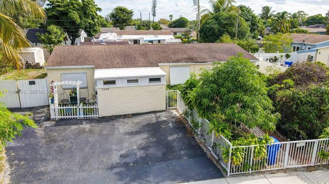 2200 SW 42nd Way, Fort Lauderdale, FL 33317