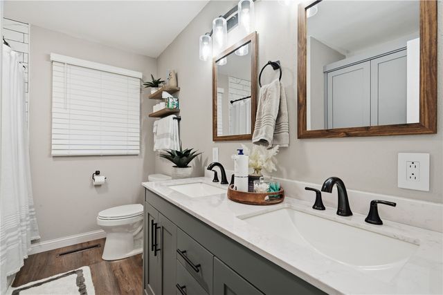 3270 28th Ave, Marion, IA 52302