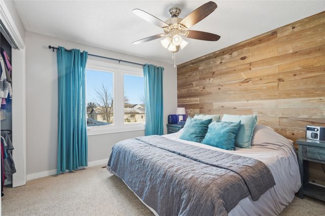 3270 28th Ave, Marion, IA 52302