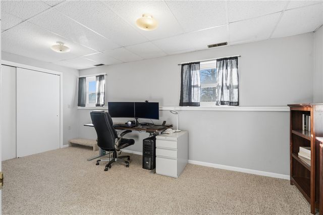 3270 28th Ave, Marion, IA 52302