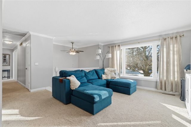 3270 28th Ave, Marion, IA 52302