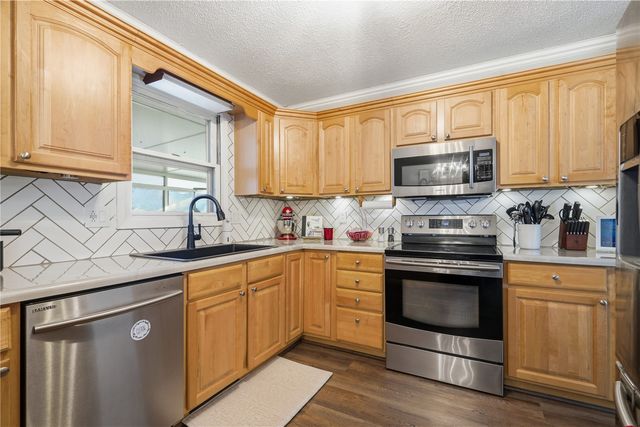 3270 28th Ave, Marion, IA 52302