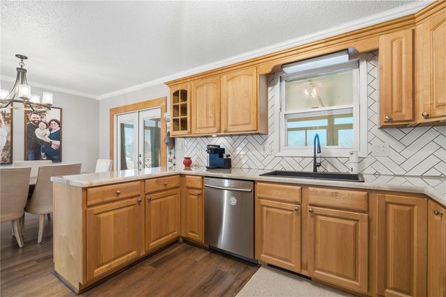 3270 28th Ave, Marion, IA 52302