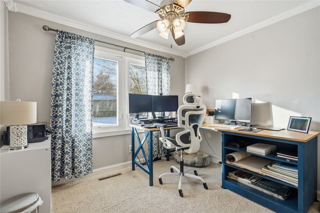 3270 28th Ave, Marion, IA 52302