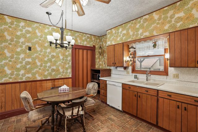 509 E Robinson Street, Knoxville, IA 50138