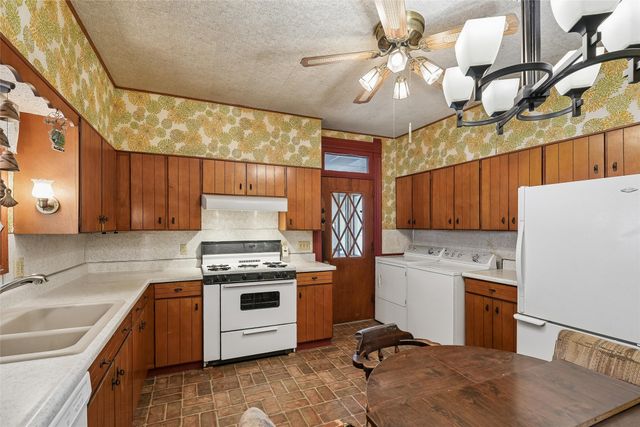 509 E Robinson Street, Knoxville, IA 50138