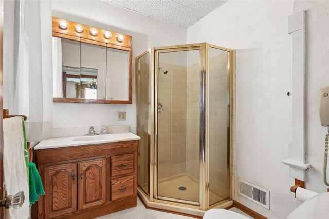 509 E Robinson Street, Knoxville, IA 50138