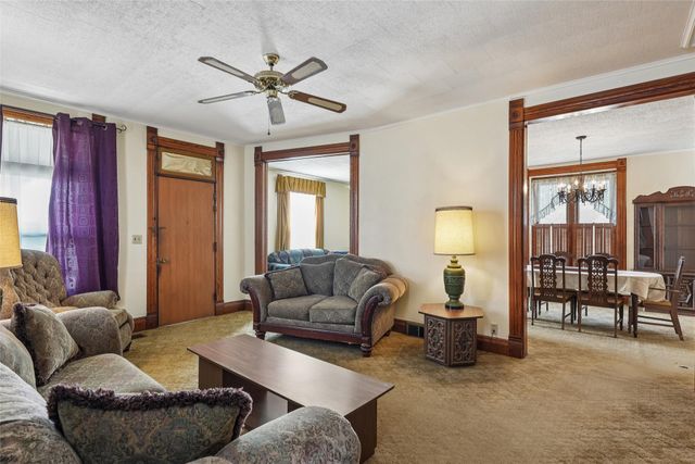 509 E Robinson Street, Knoxville, IA 50138