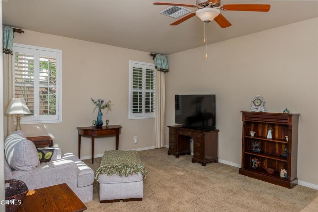 Image 11 of property listing at 1927 Holt Rinehart Avenue, Bakersfield, CA 93311