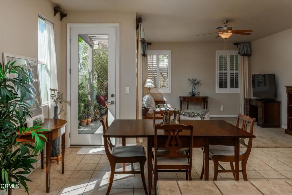 Image 12 of property listing at 1927 Holt Rinehart Avenue, Bakersfield, CA 93311