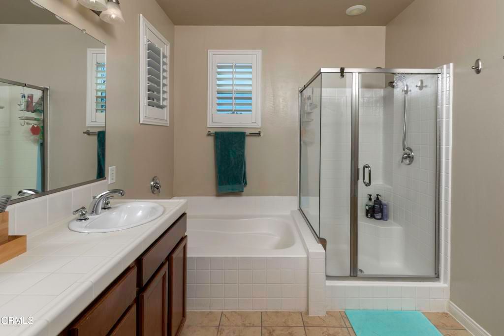 Image 18 of property listing at 1927 Holt Rinehart Avenue, Bakersfield, CA 93311