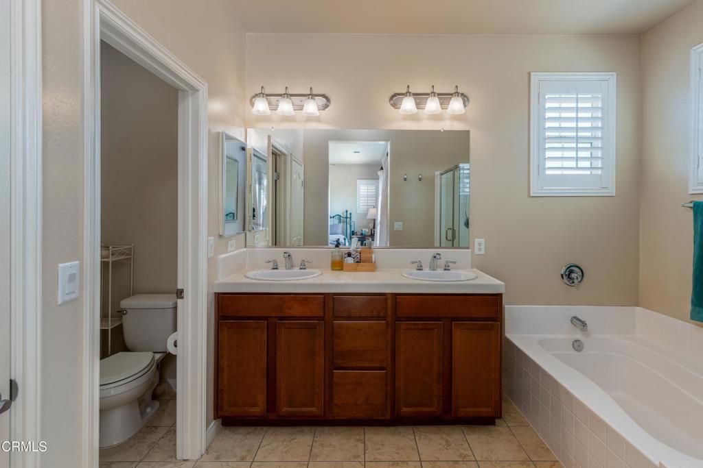 Image 19 of property listing at 1927 Holt Rinehart Avenue, Bakersfield, CA 93311