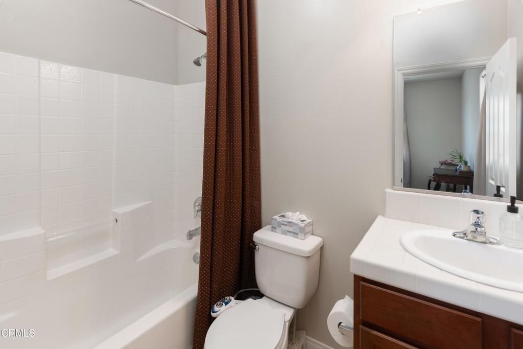 Image 22 of property listing at 1927 Holt Rinehart Avenue, Bakersfield, CA 93311