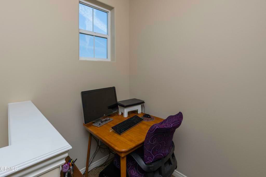 Image 26 of property listing at 1927 Holt Rinehart Avenue, Bakersfield, CA 93311