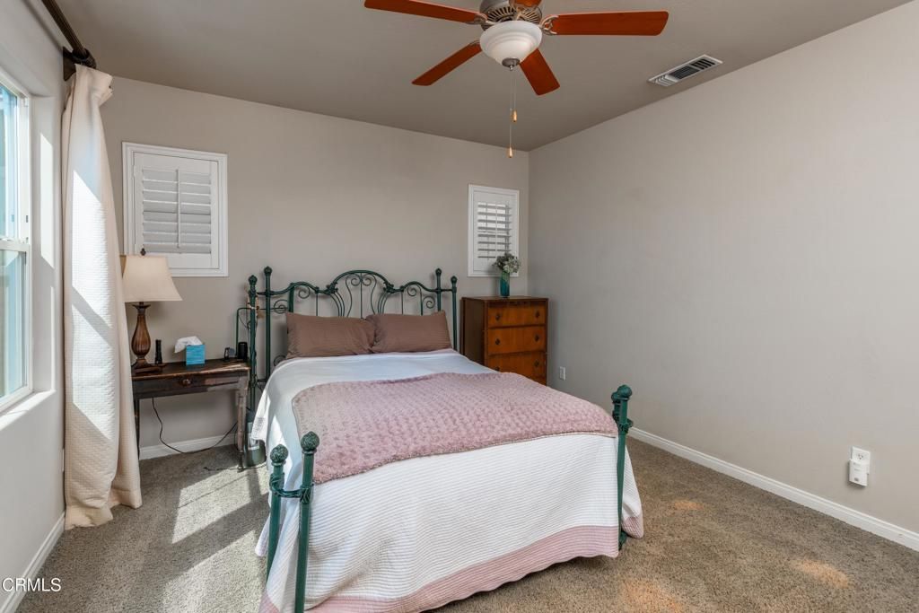 Image 5 of property listing at 1927 Holt Rinehart Avenue, Bakersfield, CA 93311