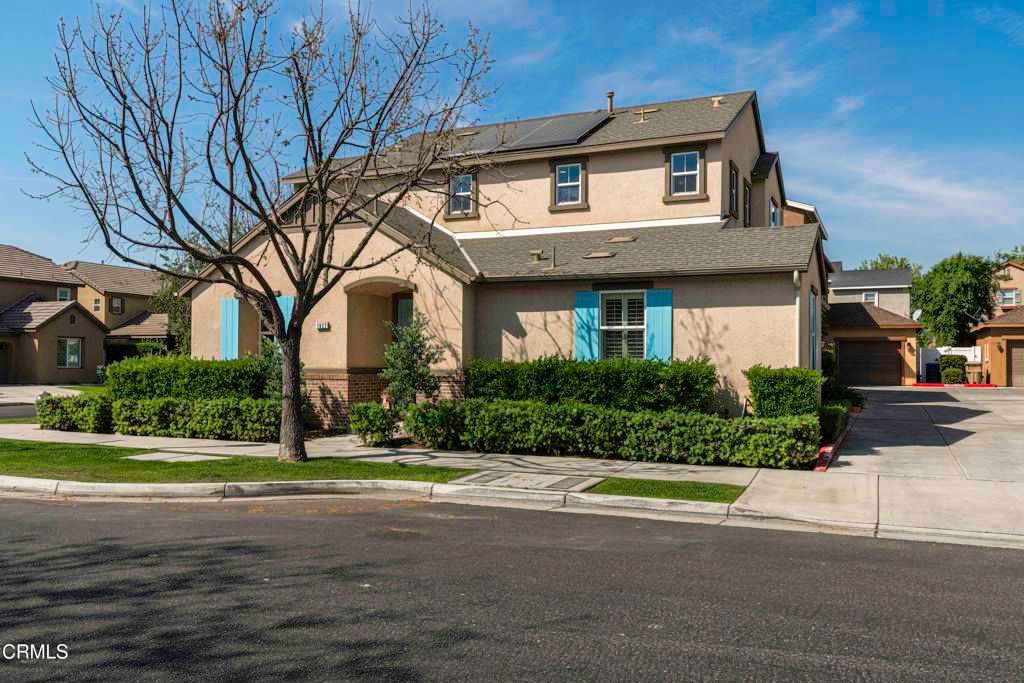 Image 8 of property listing at 1927 Holt Rinehart Avenue, Bakersfield, CA 93311