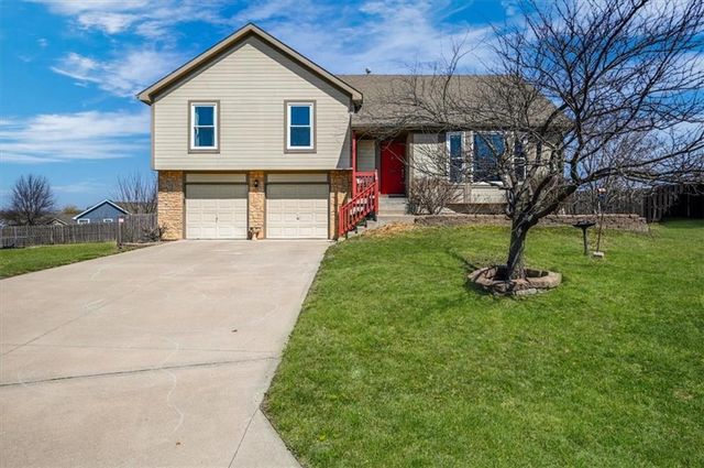 15510 Iron Creek Court, Basehor, KS 66007
