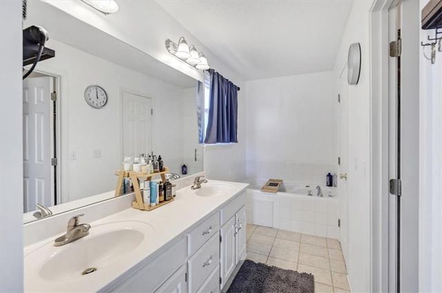 15510 Iron Creek Court, Basehor, KS 66007