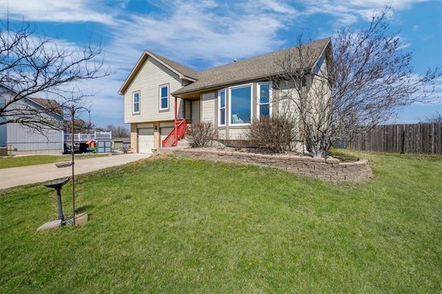 15510 Iron Creek Court, Basehor, KS 66007