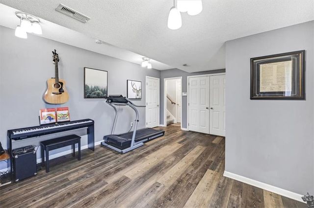 15510 Iron Creek Court, Basehor, KS 66007