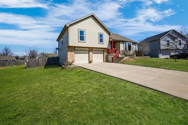 15510 Iron Creek Court, Basehor, KS 66007