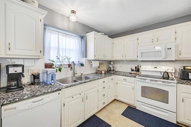 15510 Iron Creek Court, Basehor, KS 66007