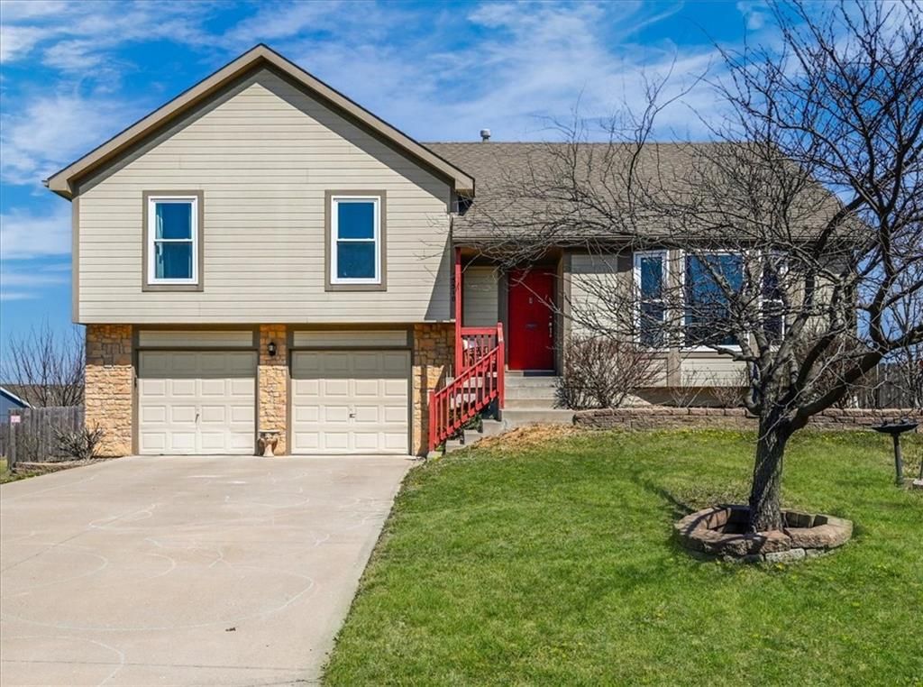 15510 Iron Creek Court, Basehor, KS 66007