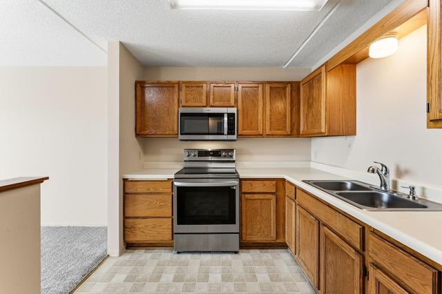 2601 Kenzie Terrace 425, Saint Anthony, MN 55418